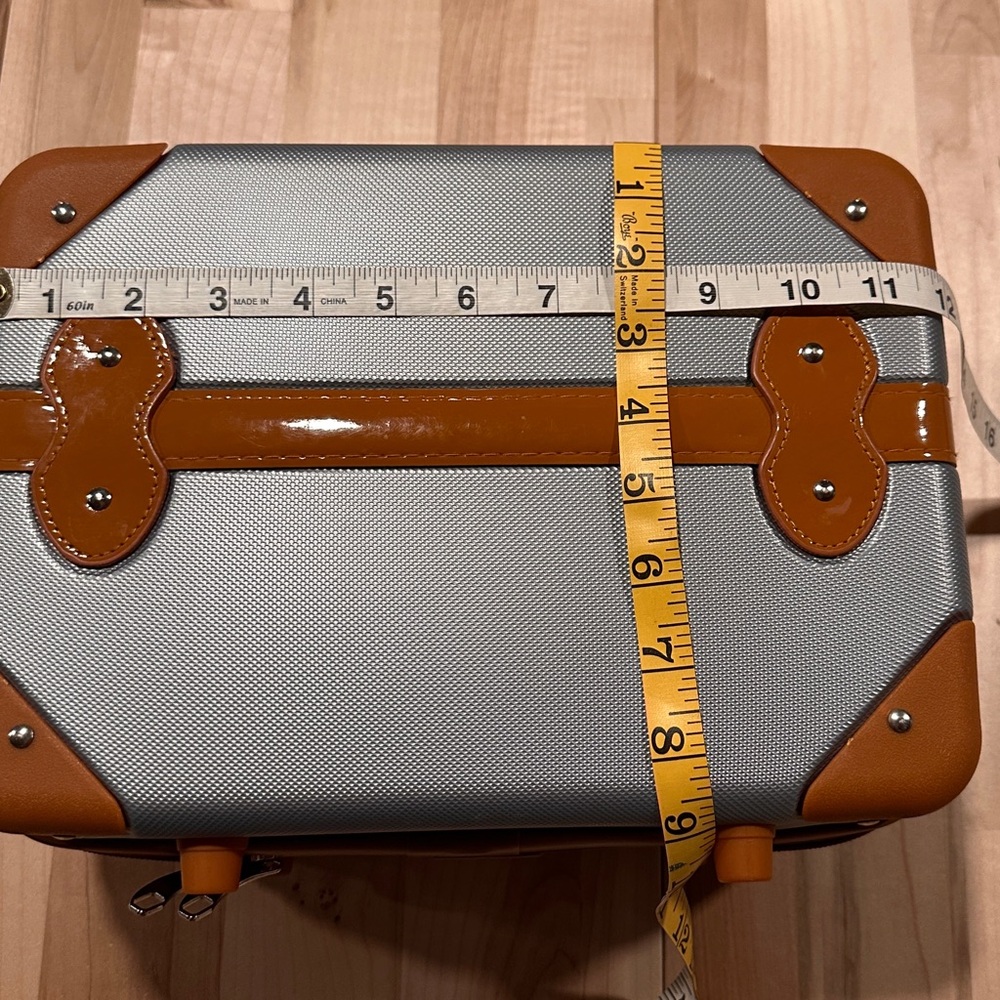 Silver and Brown Vintage-Style Toiletries Case
